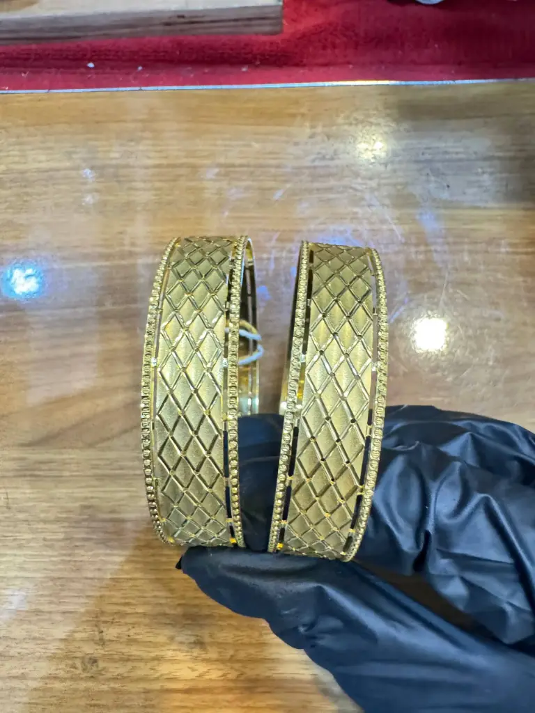 BANGLE FOR LADIES (1GM GOLD FORMING BANGLES)