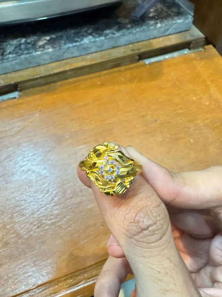 STUDDED RING FOR LADIES (1GM GOLD FORMING)